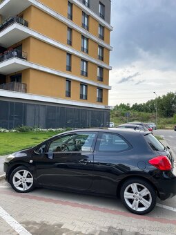 Toyota Auris 2010 2.2d - 6