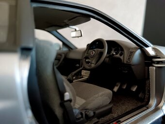 Nissan Skyline GT-R (R34) 1:18 AUTOART - 6