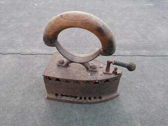 Predám starožitná žehlička - 6