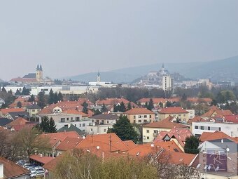 NA PREDAJ 3 IZBOVÝ BYT S VÝHĽADOM NA NITRU, GARÁŽ, BALKÓNY - 6