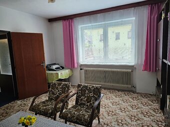 Zachovalý rodinný dom s veľkým pozemkom blízko KNM - 6