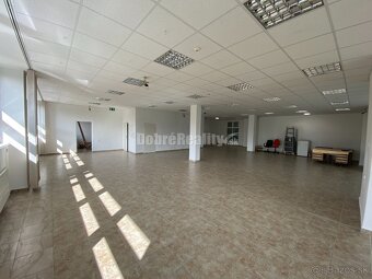 Na prenájom  pekný obchodný priestor o rozlohe 250m2 v Rimav - 6