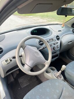 Toyota Yaris 1.0 VVT-i - 6