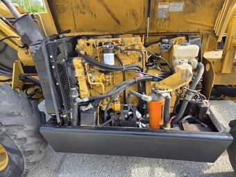 Teleskopický manipulátor CATERPILLAR TH62 - 6