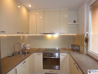 TOP ZREKONŠTRUOVANÝ+ ZARIAD. 5-izb. byt 95 m2+ loggia, vlast - 6