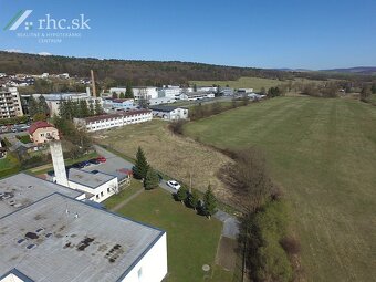 48 ÁROVÝ ROVINATÝ POZEMOK S BUDOVOU VHODNÝ NA VÝSTAVBU - SOV - 6