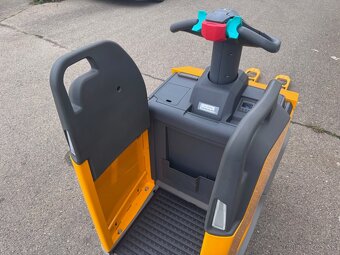 Nízkozdvižný vozík s plošinkou Jung stav nového - 6