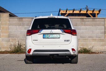 Outlander PHEV Plugin Hybrid 2,0 - 6