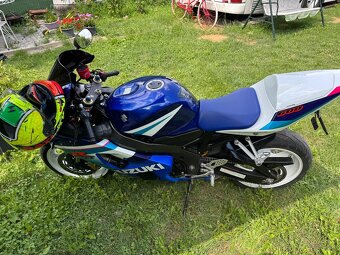 SUZUKI GSXR 600 K4 - 6