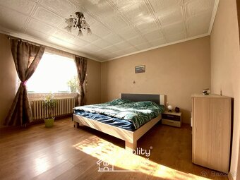 Na predaj tehlový 3-izbový dom s garážou a obrovským pozemko - 6