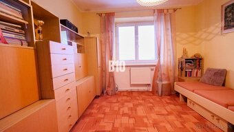 NA PREDAJ 3 Izbový slnečný byt vo vyhľadávanej lokalite - 6