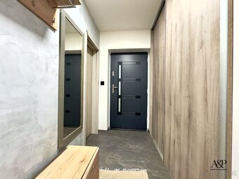 3 IZB. BYT S LOGGIOU, GARÁŽOU A ZÁHRADOU S ALTÁNOM, 68M2, KO - 6