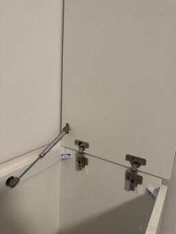 Biela trojdielna komoda - 6