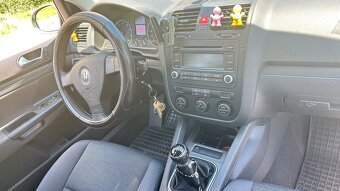 Predám Volkswagen Golf V 92000km.. - 6