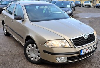 Škoda Octavia 1.6 Ambiente - 6