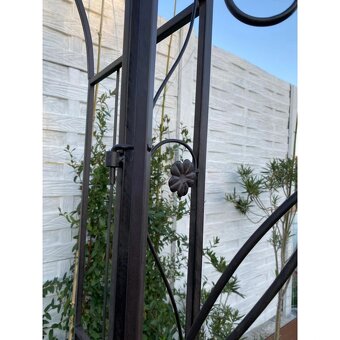 Dekoračná kovová brána - 6