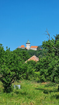 rozľahlý stavebný pozemok pod Smolenickým zámkom na predaj - 6