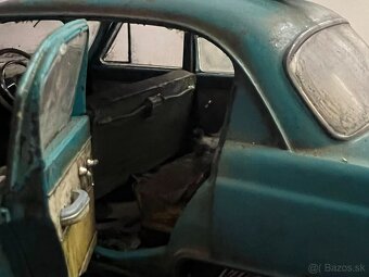 1:18 VOLGA GAZ 21R - Tyrkysová - IST Models (vrak) - 6