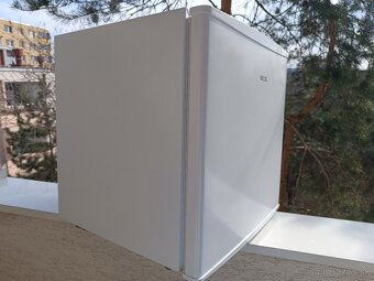 Ponúkam malú chladničku - 6