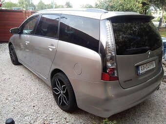 Predám Mitsubishi Grandis 2.4 benzin 7 miestne - 6