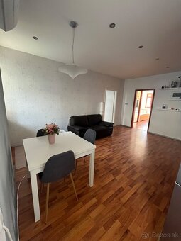 Ponúkam na prenájom 3-izbový byt v centre mesta s parkovaním - 6