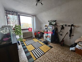 Znížená cena - Na predaj starší dvojgeneračný dom s veľkým p - 6