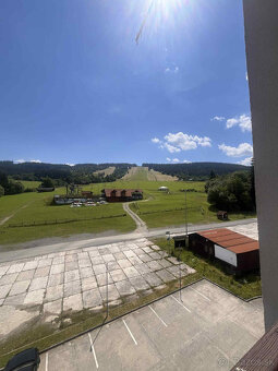 Priestranný 2-izbový apartmán v obci Makov - 6