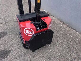 Vysokozdvižný vozík ručně vedený s plošinkou 1,2t - 6