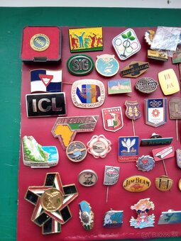 Rôzne odznaky v celku. - 6