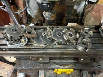 Závitorezná posuvná fréza - 6