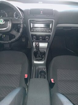 PREDÁM ŠKODA OCTAVIA COMBI1,6 BENZIN r11/2011 KÚP. NA SLOV . - 6