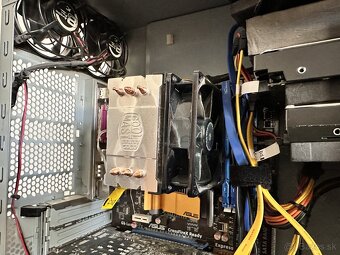 Pc zostava s monitorom a reproduktormi - 6