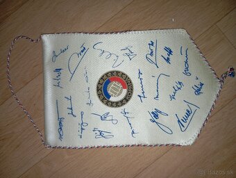 Predám zbierku starých vlajočiek, práporkov - 6