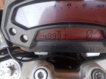 Ducati Monster 696 - 6