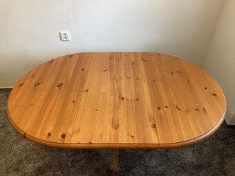 Rozkladací jedálenský stôl so stoličkami z masívu. - 6