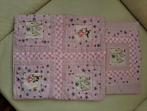 Deka s vankúšom a zavinovačky pre bábiky - 6