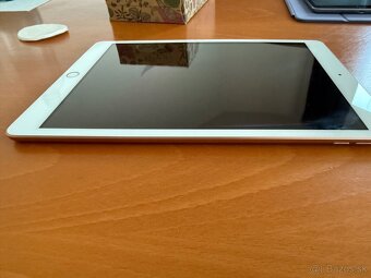 iPad 8. generácia 32GB WIFI (model A2270), gold - 6