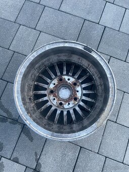 Predám dvojicu originálnych hliníkových diskov BMW - 6