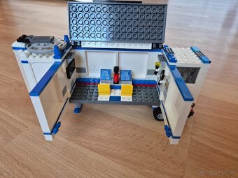 LEGO City 7288 Mobilná policajná stanica - 6