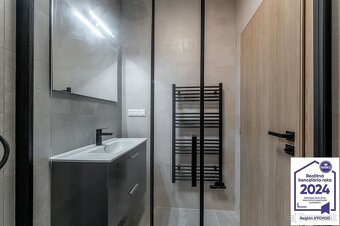 Dvojpodlažný rodinný dom - Rezidencia pri kaštieli v obci So - 6