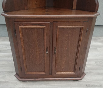 Vitrína rohová. - 6