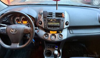 Rav4 Toyota benzín,automat,4x4,Isofix - 6