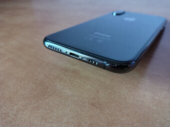 iPhone XS 64 GB – 120 € (dohoda možná)
 - 6