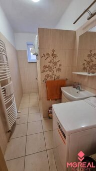 Rodinný dom, Bánovce nad Bebravou vo štvrti Kanada - 6