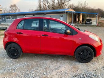 Predám Toyotu Yaris 1,0 benzin 51 kw - 6
