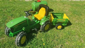 Šlapací traktor John Deere - 6