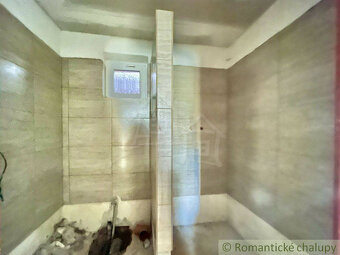 Chalupa so začatou rekonštrukciou v malebnej koncovej obci - 6