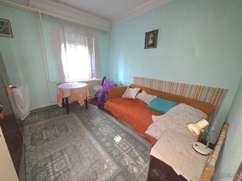 PREDAJ poschodový dom v obci Pastovce s pekným pozemkom - 6