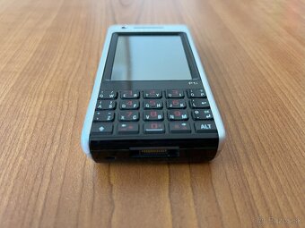 Sony Ericsson P1i - 6