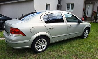 Opel Astra H 1,6i 16v benzín , tempomat - 6